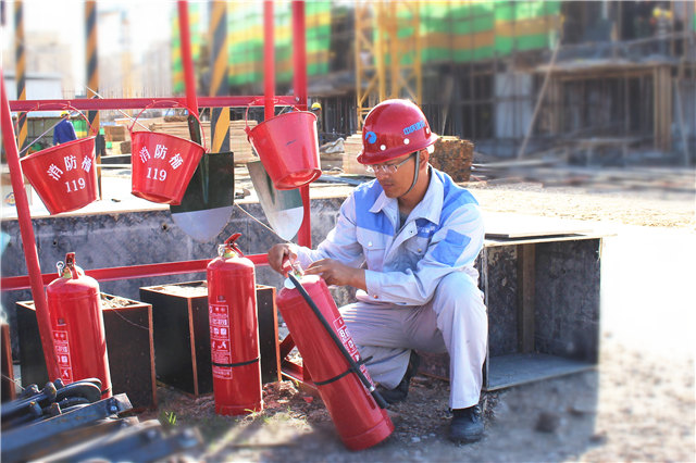 侯亮_副本.jpg 侯亮_副本.jpg